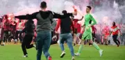 Prag-Derby: Fan-Platzsturm verhindert Slavia-Meisterfeier