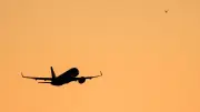 Pärchen beim Sex im Flugzeug erwischt – Festnahme nach Landung