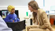 Prinzessin Kate trifft kleinen Helden mit Hightech-Haube