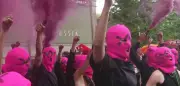 Protest gegen russischen Pavillon: Pussy Riot und Femen bei Biennale