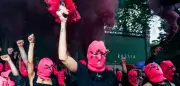 Pussy Riot protestiert gegen Russlands Propaganda bei Biennale