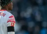 RB Leipzig spielt mit Trauerflor nach Amok-Fahrt in Leipzig