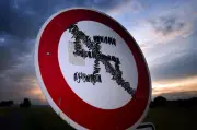 Rechtsextreme Jugendliche: Wie Eltern Hilfe finden und Anzeichen erkennen