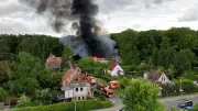 Rostock: Ehemalige Kaufhalle in Brinckmansdorf brennt lichterloh