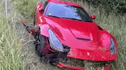 Rätselhafter Ferrari-Crash auf A1: Fahrer (57) flieht vom Unfallort