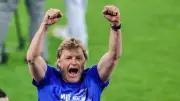 Schalke: Mulder-Vertrag durch Aufstieg bis 2028 verlängert