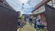 Schatzsuche in Winkel: Hofflohmarkt lockt Besucher an