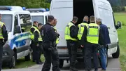 Schleuser kassieren Millionen, Ermittler schlagen zurück