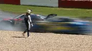 Schock am Nürburgring: Fahrer entgeht Horror-Crash in letzter Sekunde