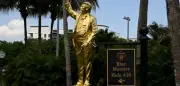 Segnung goldener Trump-Statue: Geistlicher wehrt sich gegen Kritik