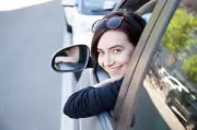 Sicher ans Steuer: Tipps für Fahranfänger auf ersten Fahrten