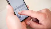 SilverSurfer-Kurs in Strasburg: Ehrenamtliche helfen bei Handyfragen