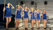 Sommerrevue des Fritz-Reuter-Ensembles begeistert mit Tanz und Artistik