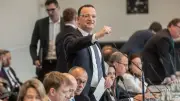 SPD rettet Spahn: Unionsfraktion wählt umstrittenen CDU-Mann wieder