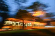 Straßenbahn kollidiert mit Bus in Dresden: 30 Verletzte