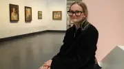 Studentin führt Senioren auf virtuelle Museumsreisen