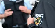Taufkirchen: Mann bedroht 24-Jährigen mit Messer und belästigt 16-Jährige sexuell