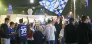 Tausende feiern in Gelsenkirchen Schalkes Aufstieg in die Bundesliga