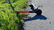 Tödlicher Unfall in Hauneck: Audi-Fahrer (21) erfasst E-Scooter-Paar – Frau (53) stirbt