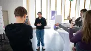 TikTok oder Zeitung? Jugendliche diskutieren über Meinungsfreiheit