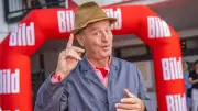 Tom Gerhardt: Hausmeister Krause kehrt mit neuem Theaterstück zurück