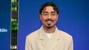 Tony Bauer: Comedian trotzt Krankheit mit Humor und Erfolg