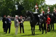 Tragödie bei Pferde-Show: Soldat stirbt nach Sturz – König Charles schockiert