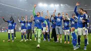 Traumtor besiegelt Schalkes Bundesliga-Aufstieg: Wahnsinn im Video