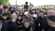 Ultra-Läufer Arda Saatci: Tausende Fans empfangen ihn am BER