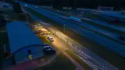 Unfall auf A11 bei Pomellen: Drei Fahrzeuge beschädigt, Beifahrer verletzt