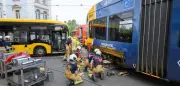 Unfall in Dresden: Straßenbahn kollidiert mit Bus – 30 Verletzte