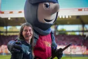 Union Berlin feiert Klassenerhalt: Burcu und Ex-Coach Fischer als Helden