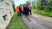 Verdächtiger Gegenstand im Gleisbereich: Polizei sperrt B 100 in Bitterfeld
