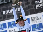 Vuelta der Frauen: Koch verteidigt Rotes Trikot knapp