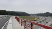 Wildwest auf A10: Auto rechts überholt, gerammt und geflüchtet