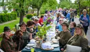 XXL-Kaffeetafel im Oderbruch: 700 Menschen feiern Gemeinschaft