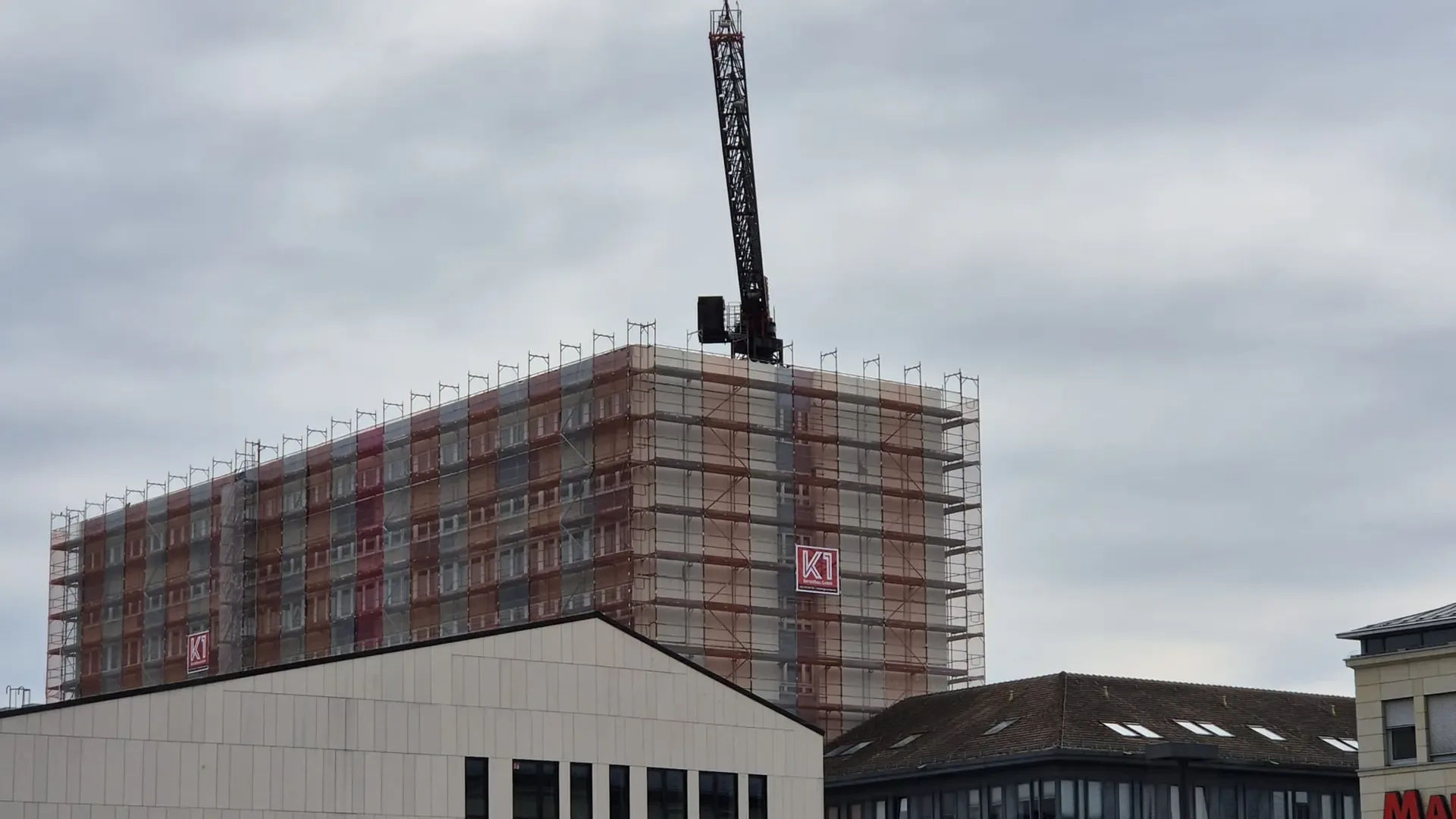 Abriss von DDR-Hochhaus in Neubrandenburg sorgt für Unmut