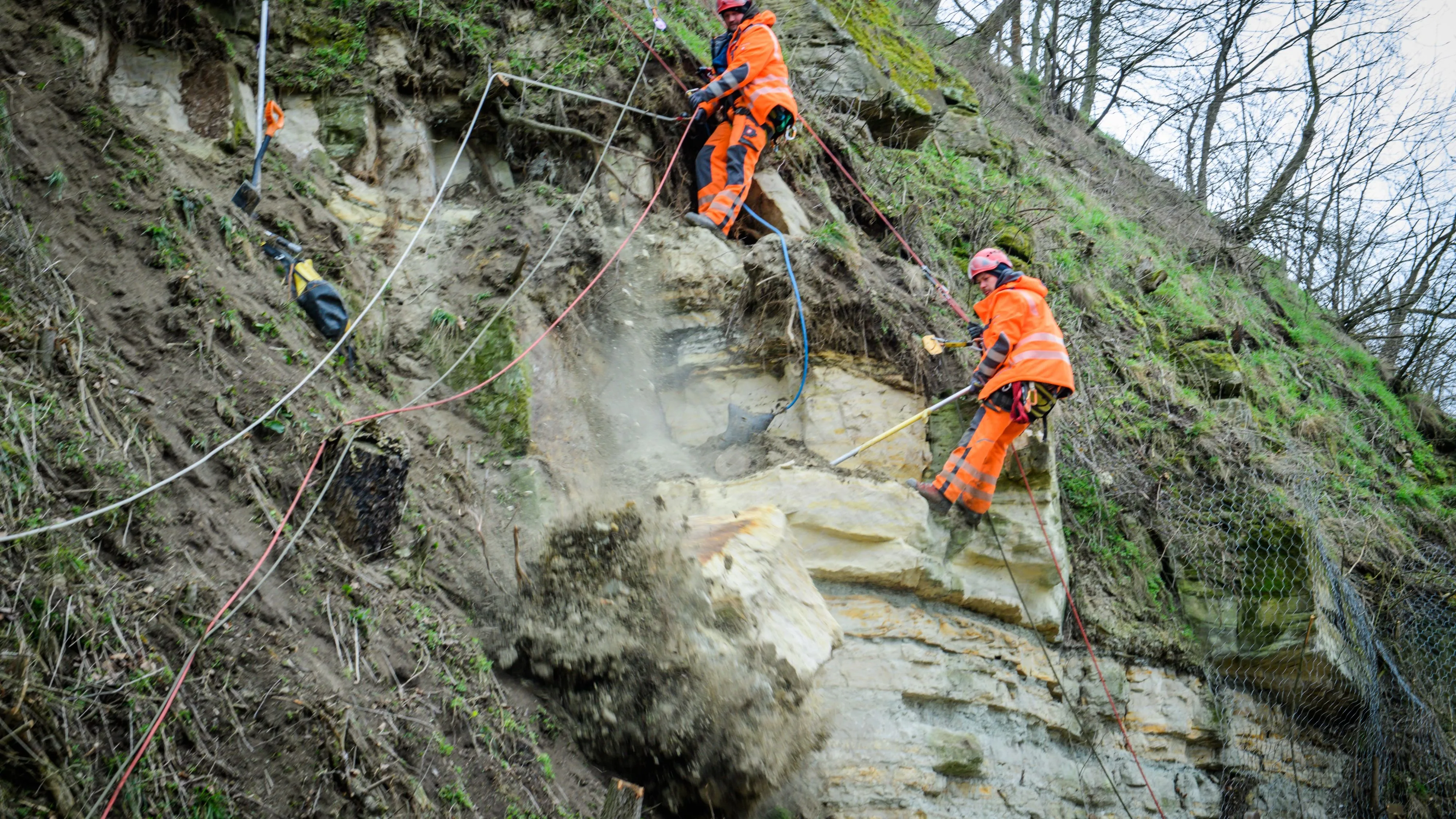 Bergsicherung beseitigt tonnenschwere Felsbrocken im Bodetal