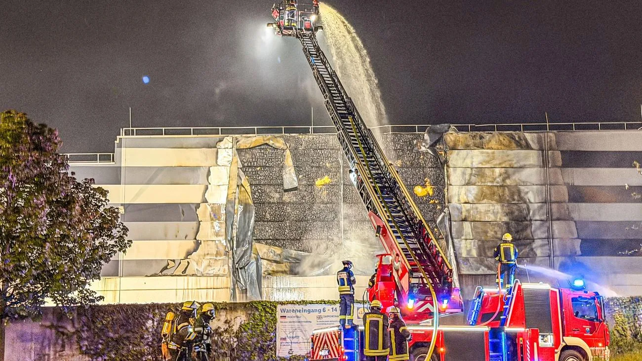 Brand in Delmenhorst: Feuer beschädigt Verbrauchermarkt-Lager