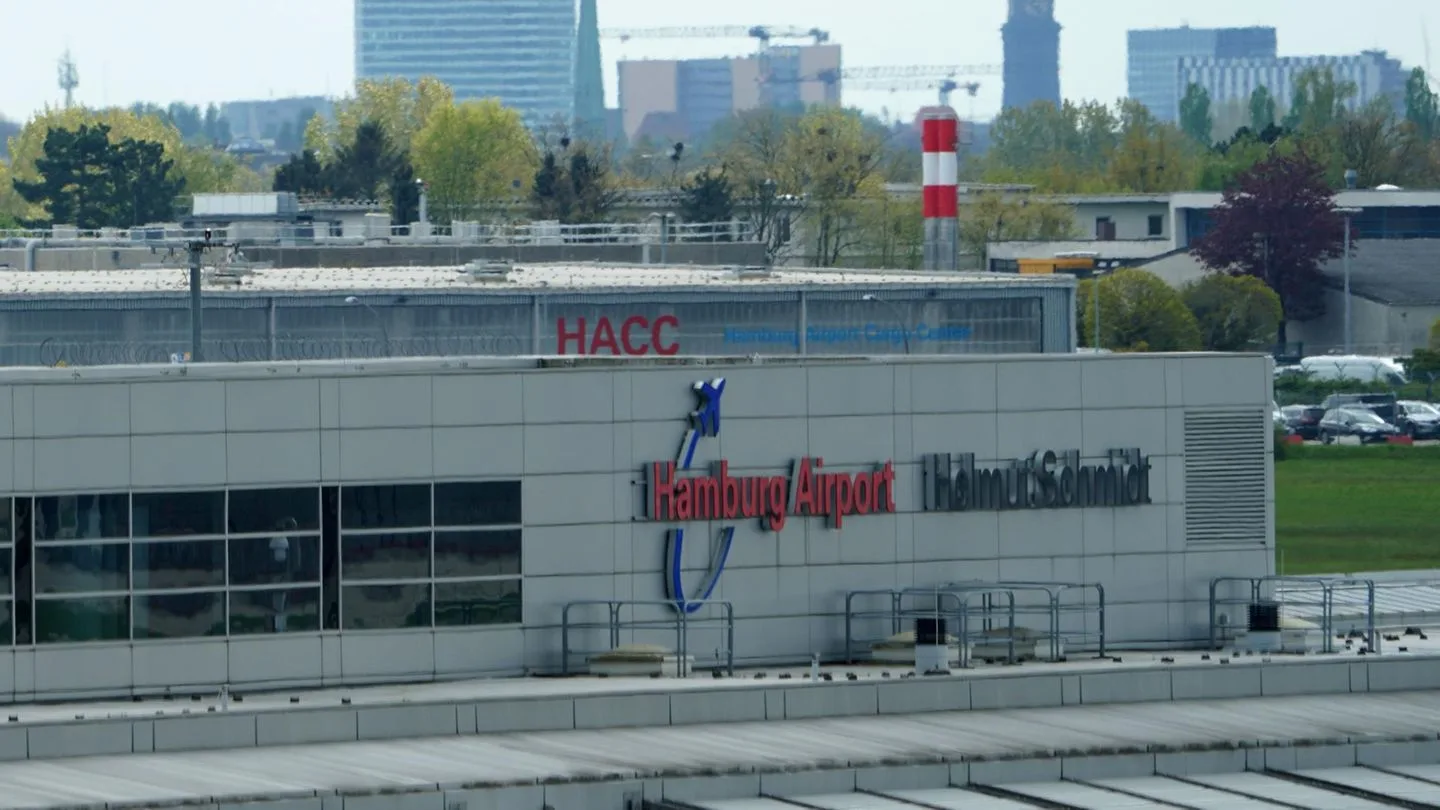 Bruchlandung in Hamburg: Flughafen kurzzeitig gesperrt