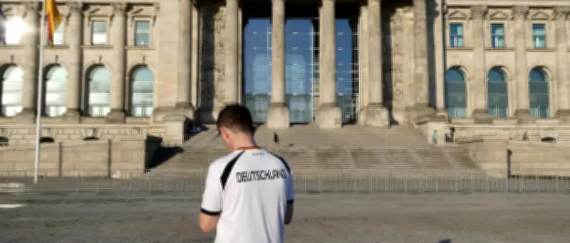 Bundestagsabgeordnete bei WM-Public Viewing: Hymne, Tipps und Trikots