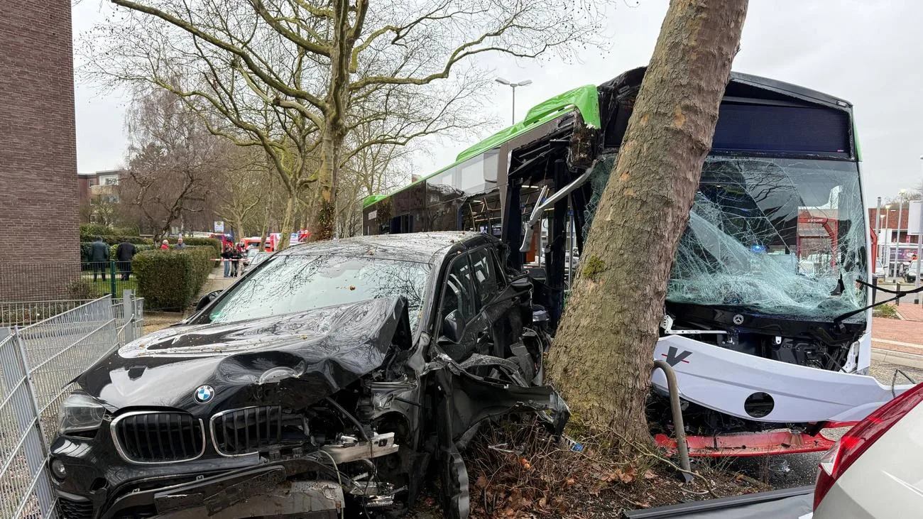 Gladbeck: Elf Verletzte bei Busunfall – Kind betroffen
