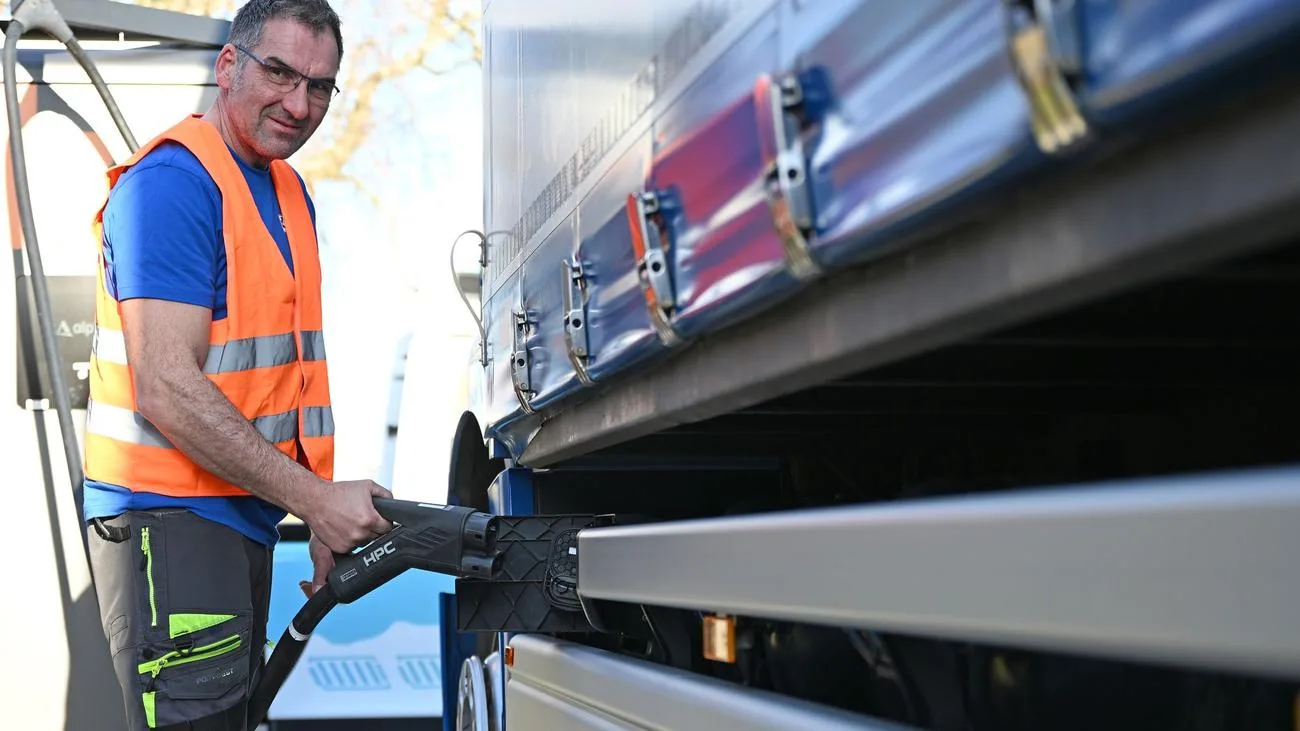 E-Lkw in Sachsen: Hohe Kosten und Lücken im Ladenetz bremsen Umstieg