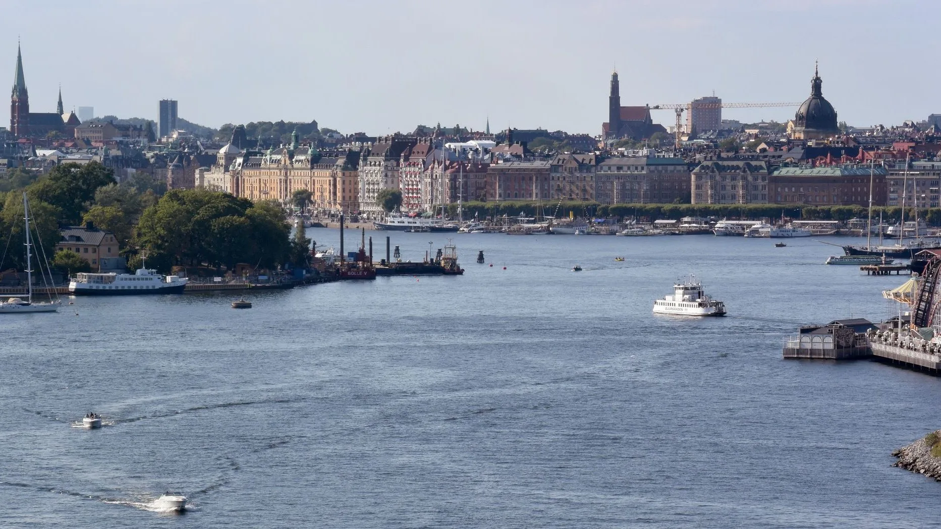 Sightseeing auf dem Wasser: Fähren in 7 Städten als günstige Alternative