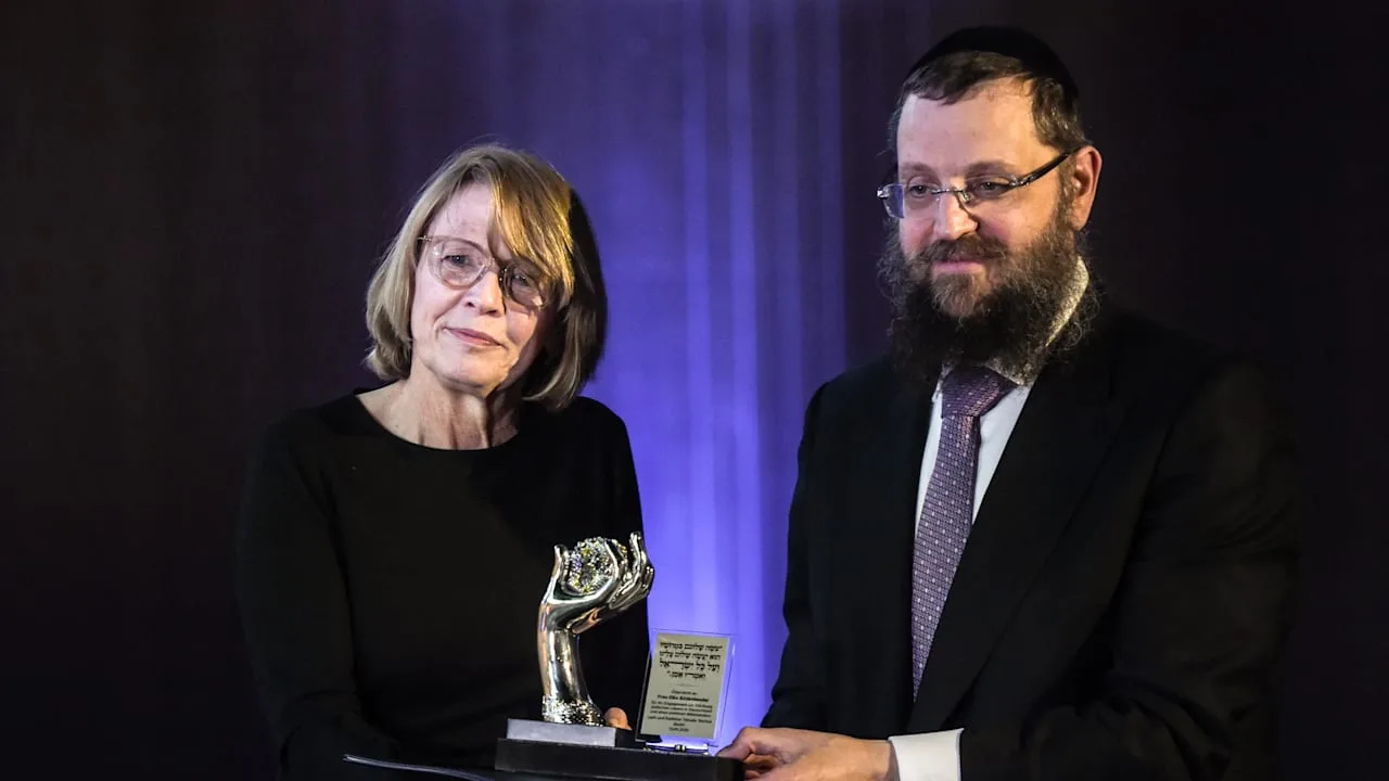 First Lady Elke Büdenbender von jüdischer Gemeinde ausgezeichnet