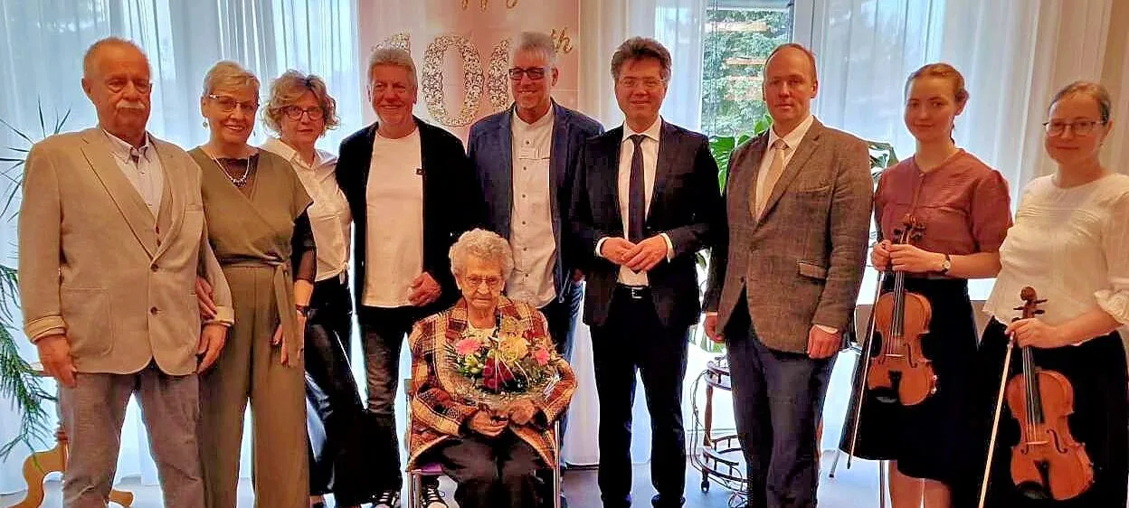 Gertrud Golm feiert 100. Geburtstag mit prominenten Gästen in Rosslau