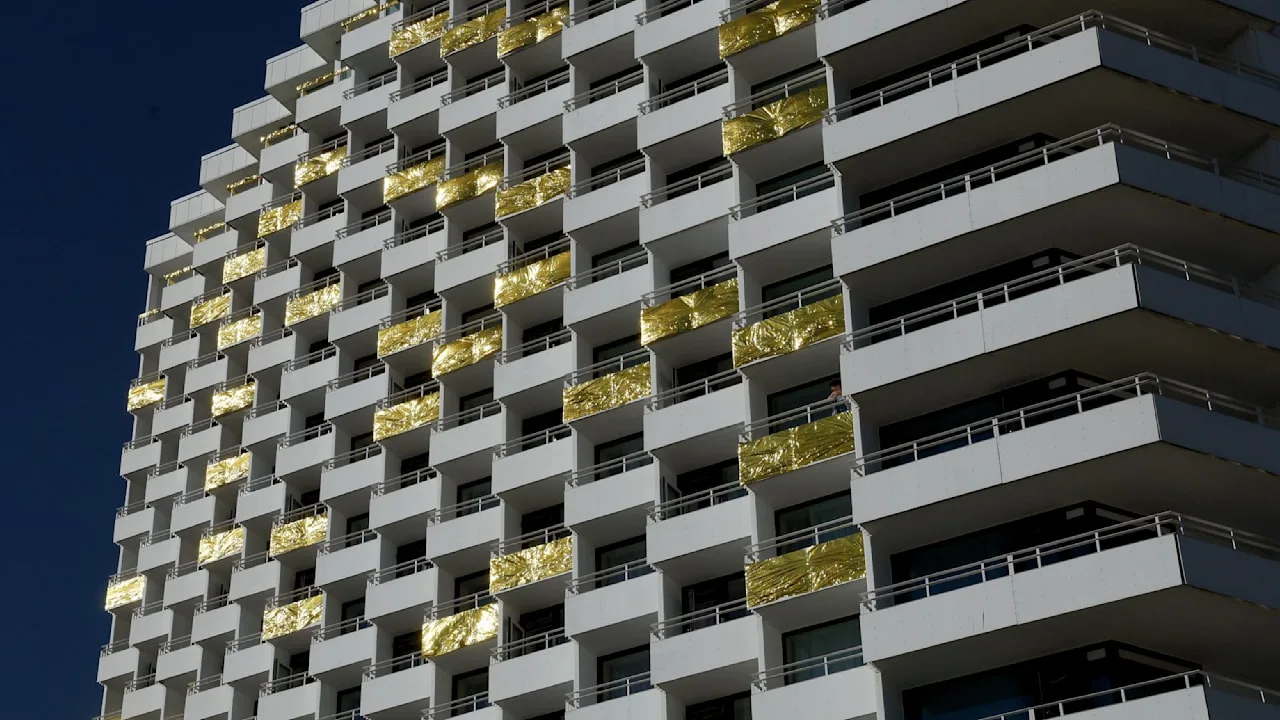 Hotel Neptun: 55 Balkone in Gold zum Jubiläum