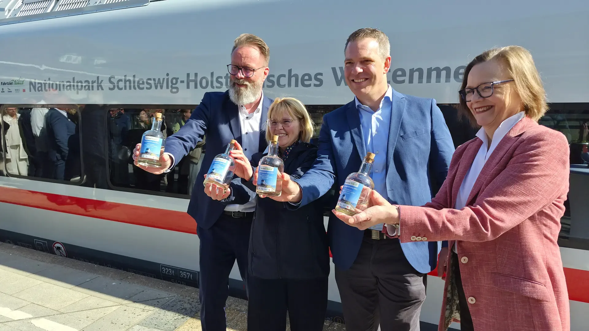 Erster ICE L auf Sylt mit Nordseewasser getauft – Kritik von Inseln