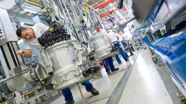 Ifo-Umfrage: Materialknappheit in der Industrie entspannt sich im Dezember