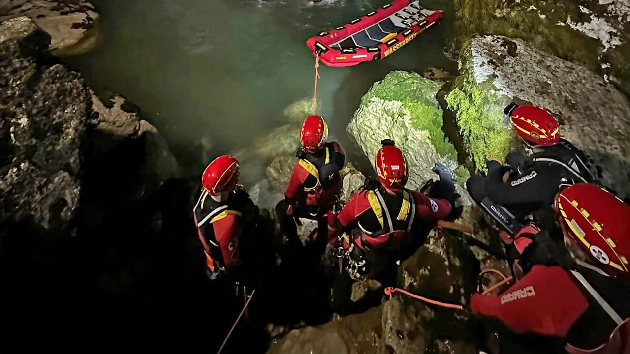 Tragödie in Österreich: 17-jähriger Kajakfahrer in Teufelsschlucht tot geborgen